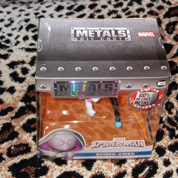 Spiderman M255 spider Gwen cast figure - Picture 4 of 8